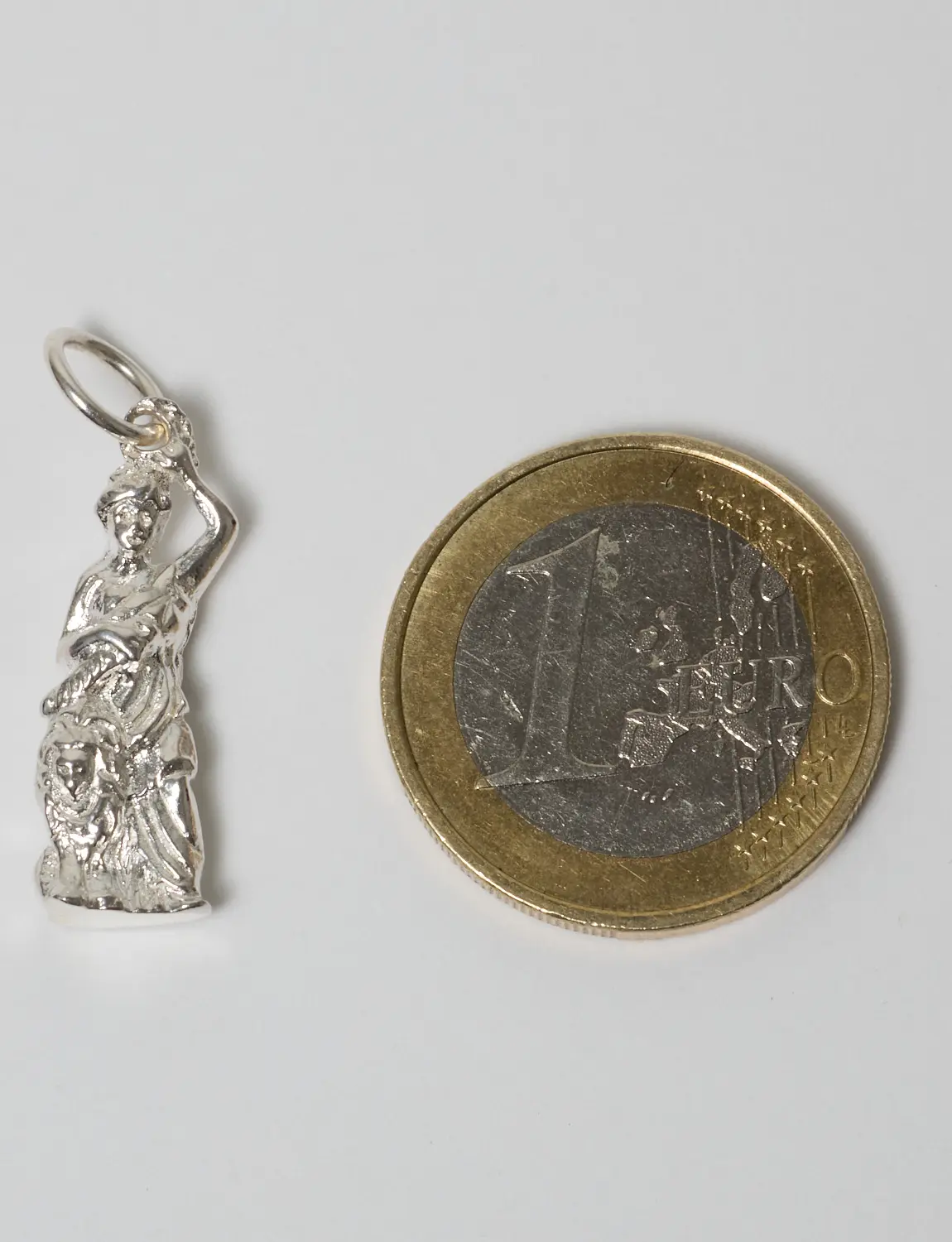Bavaria Anhänger Größenvergleich – ca. 3 cm